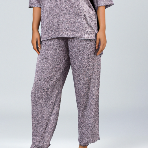 פיג'מת קיץ לנשים יכולה לפעמים להיות קצרה מדי באורך.