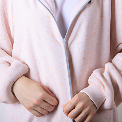 פיג'מת חורף לנשים עוזרת להפחית טיוטות ולשמור על אוויר חם בחדר השינה.