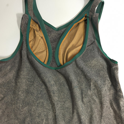 ייתכן שיהיה צורך להחליף גופיות ספגטי לנשים בתדירות גבוהה יותר מאשר סוגים אחרים של גופיות עקב בלאי.