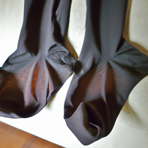 גרביונים שלא נקרעו עשויים להיות קשים לטיפול מכיוון שחלקם חייבים לשטוף ביד או לתלות לייבוש.